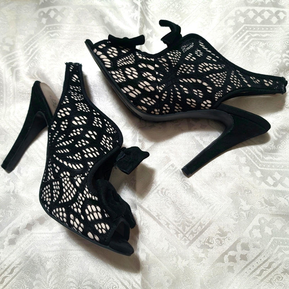 Seychelles Special Edition Black Slingback Bowed Stiletto Pumps Size 7